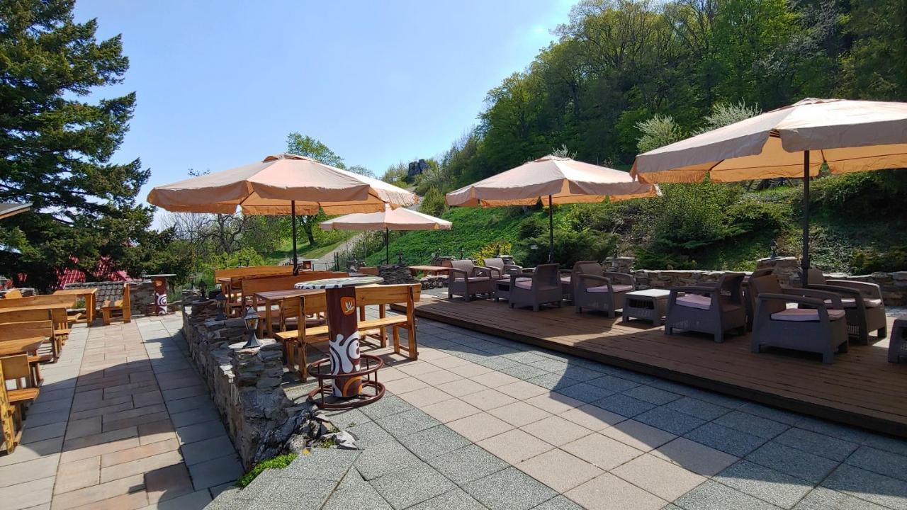Pod Hradom Restaurant & Pension Topoľčany Εξωτερικό φωτογραφία