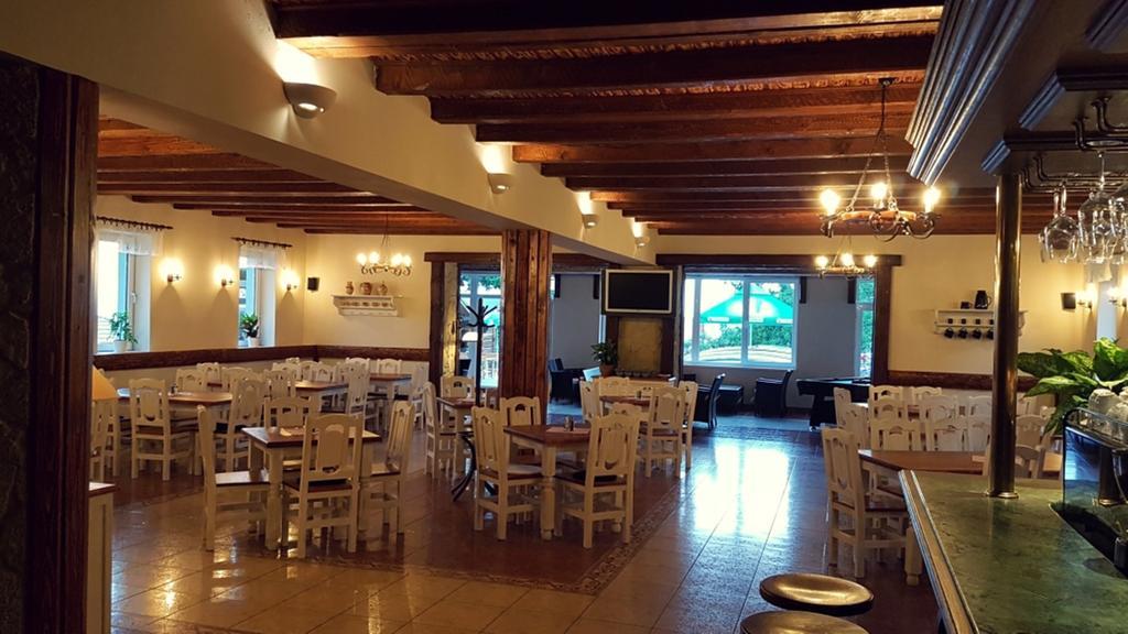Pod Hradom Restaurant & Pension Topoľčany Εξωτερικό φωτογραφία
