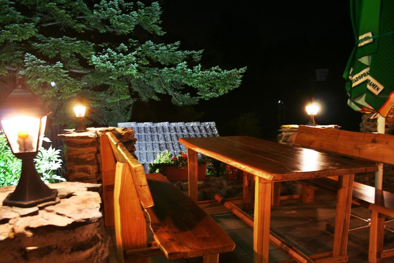 Pod Hradom Restaurant & Pension Topoľčany Εξωτερικό φωτογραφία