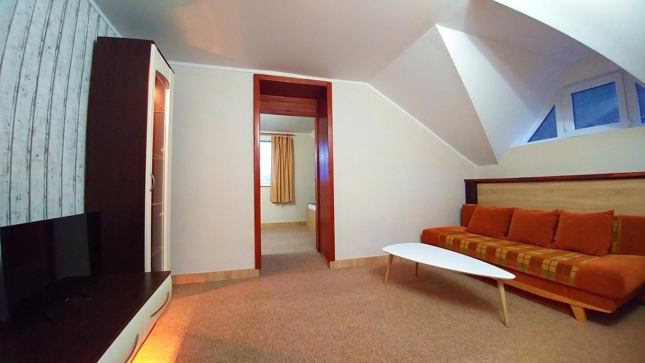 Pod Hradom Restaurant & Pension Topoľčany Εξωτερικό φωτογραφία