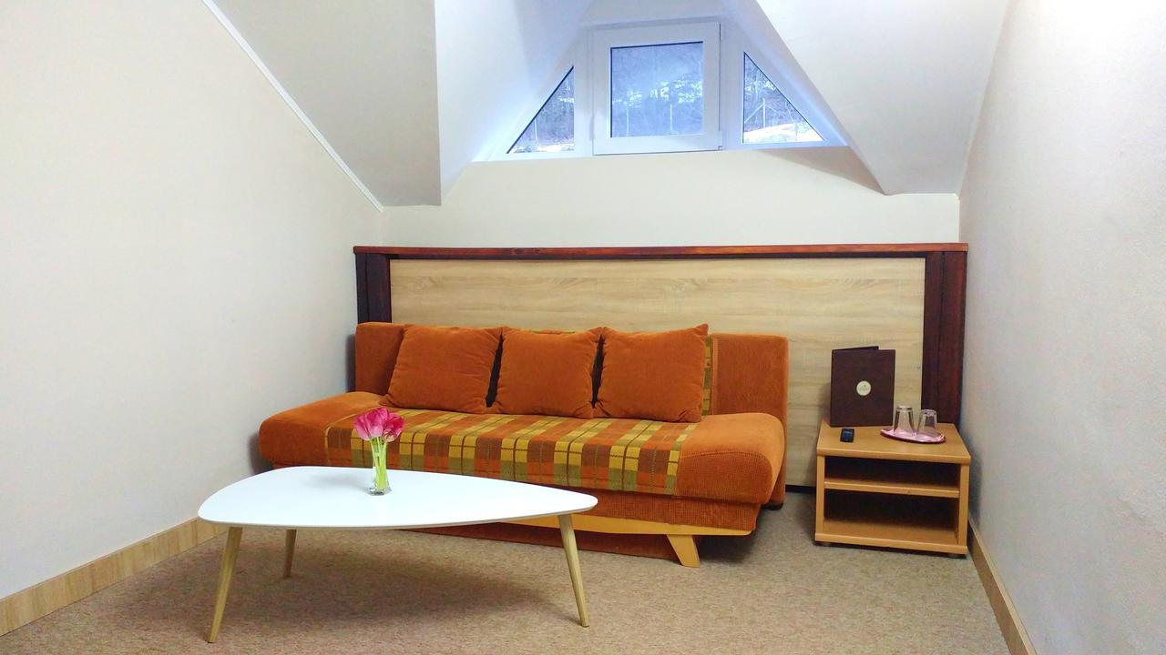 Pod Hradom Restaurant & Pension Topoľčany Εξωτερικό φωτογραφία