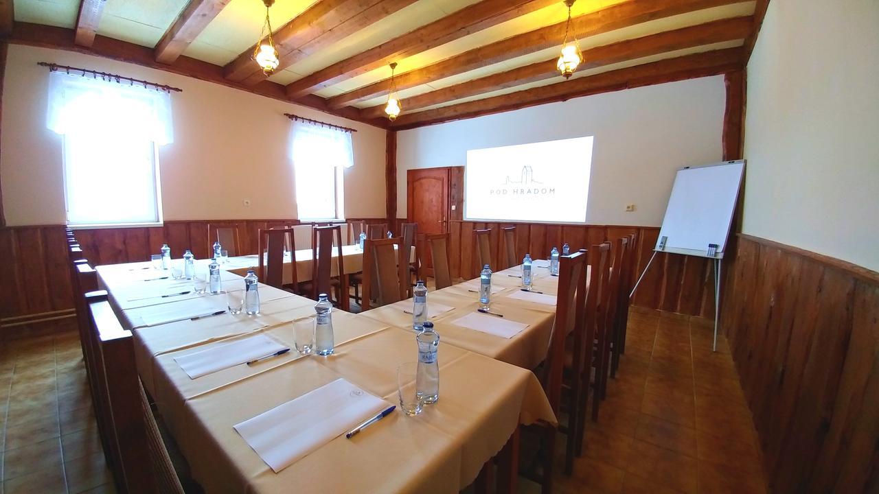 Pod Hradom Restaurant & Pension Topoľčany Εξωτερικό φωτογραφία